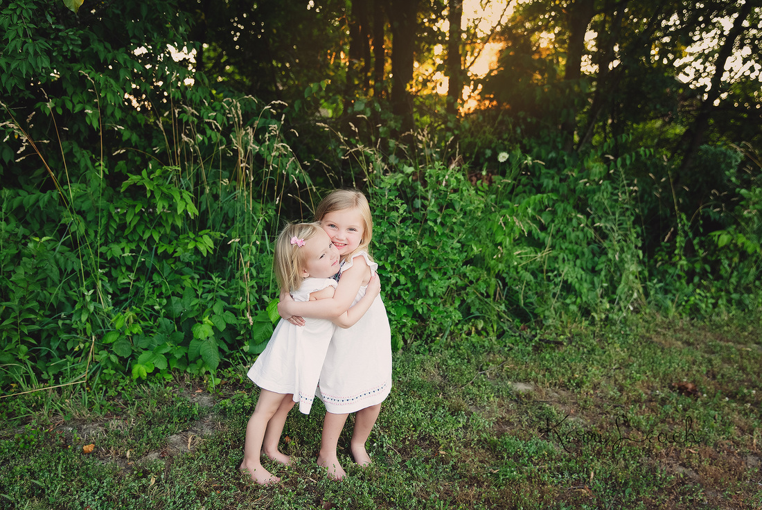 KERRI LEACH PHOTOGRAPHY-EVANSVILLE IN FAMILY PHOTOGRAPHER-FAMILY SESSION-CHILD POSE IDEAS
