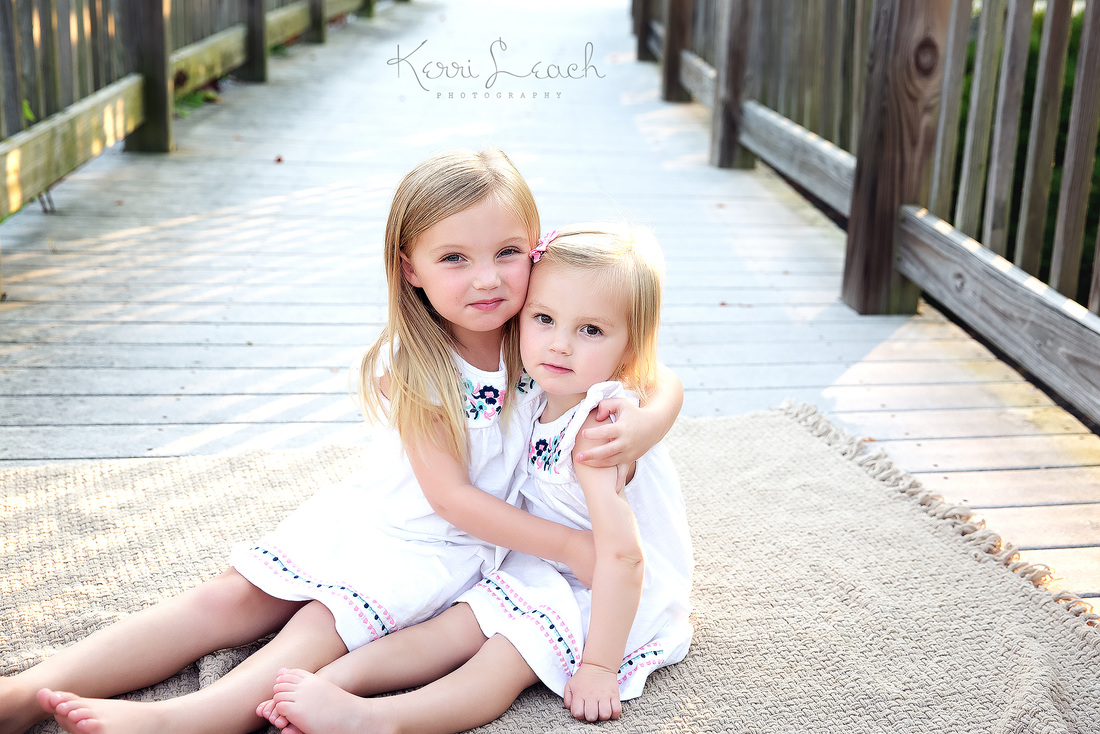 KERRI LEACH PHOTOGRAPHY-EVANSVILLE IN FAMILY PHOTOGRAPHER-FAMILY SESSION-CHILD POSE IDEAS