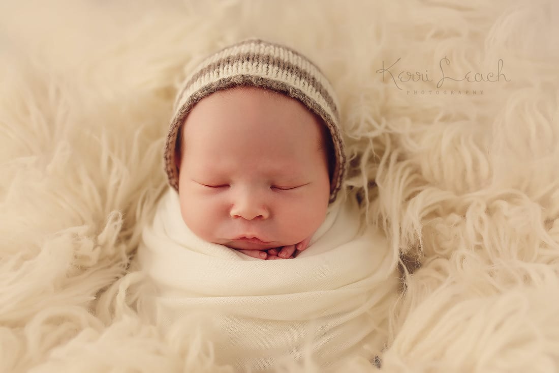 Newborn photographer Evansville, IN-Newborn photography-Newborn poses-Evansville In newborn photographer-Indiana newborn photographer