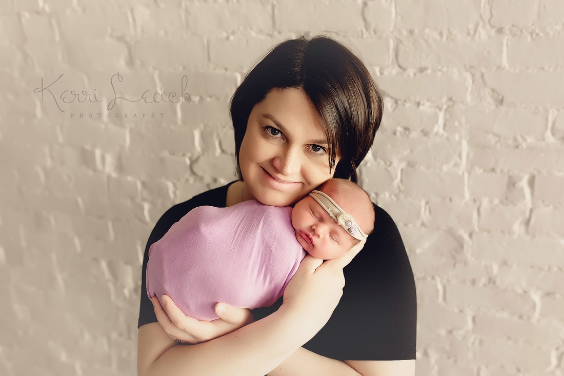 Newborn posing | Newborn bean bag posing | Newburgh, IN newborn photographer | Newborn photography | Newborn photography studio | newborn family posing