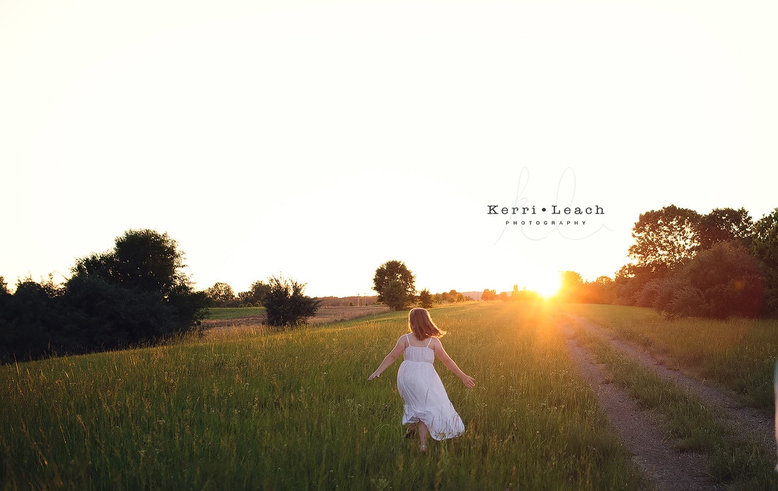 Kerri Leach Photography | Outdoor family session | Golden hour | Family session Evansville Indiana | Family session Owensboro area | Indiana photographer