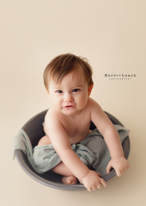 1 year session poses | 1 year session | Milestone studio session | Kerri Leach Photography | Newburgh, IN photographer | baby photographer Evansville, IN | Owensboro area photographer