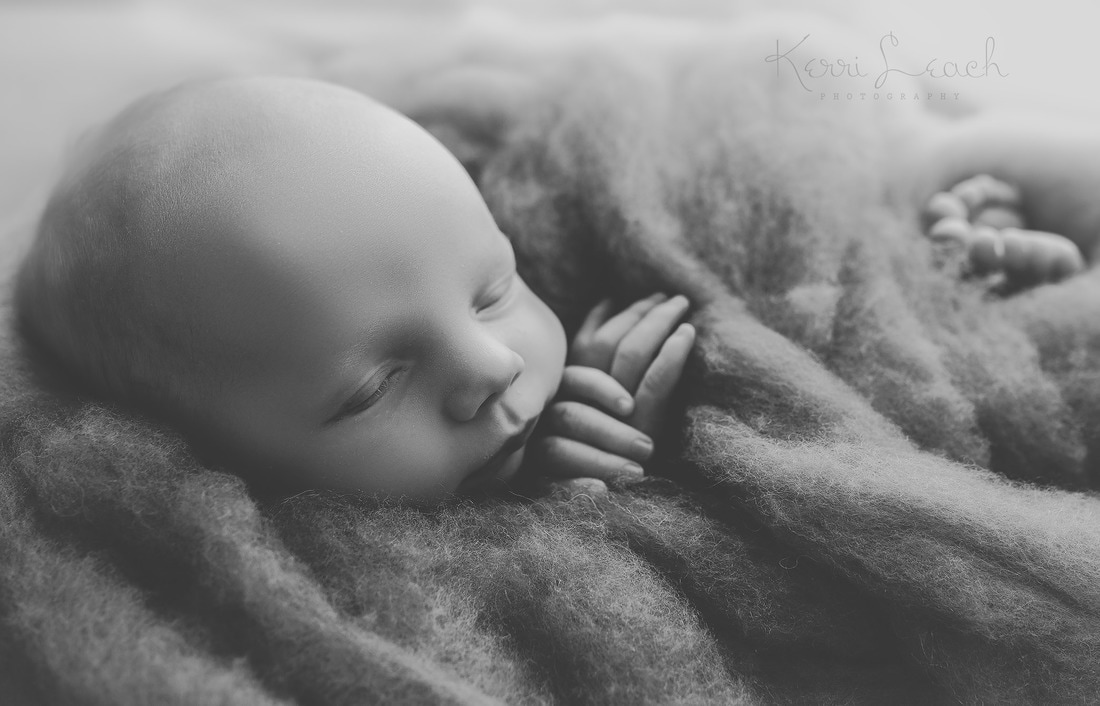 Newborn photographer Evansville, Indiana-Newburgh IN photographer-Newborn session poses
