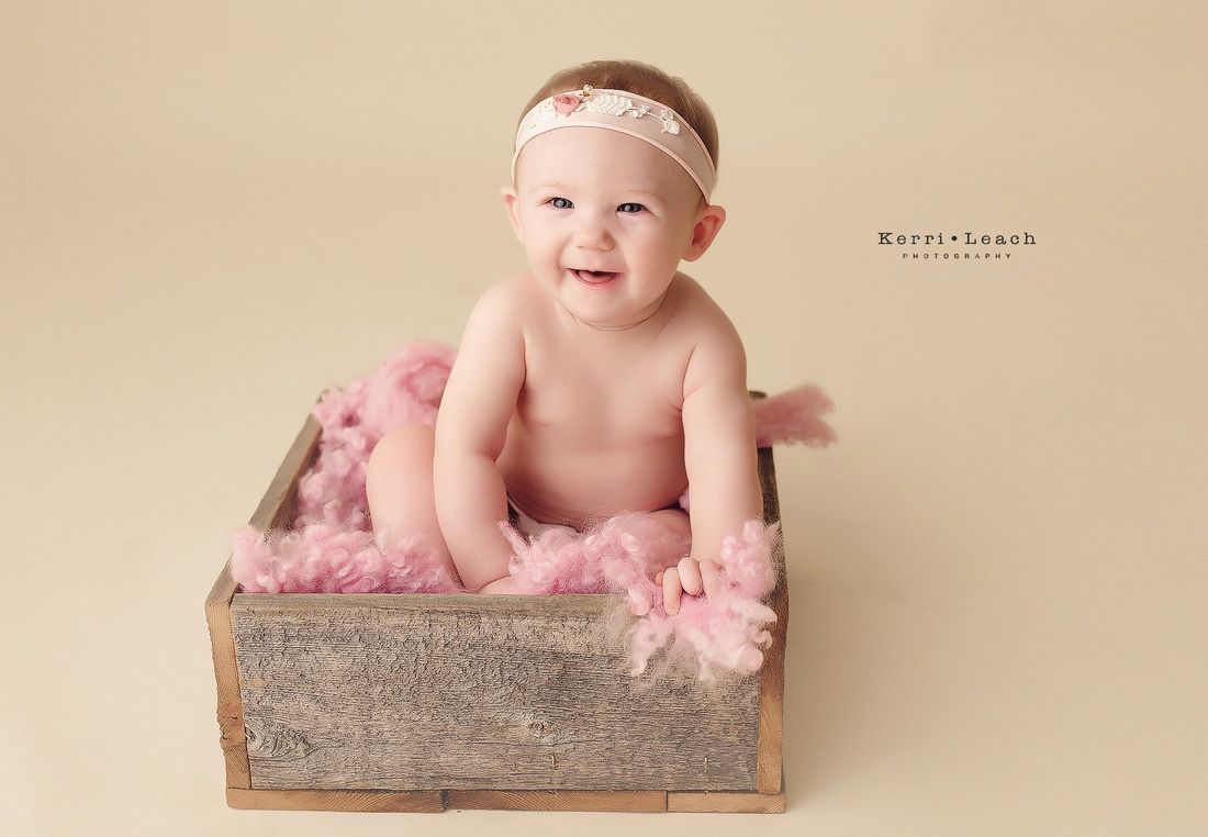 6 month milestone session | Newburgh, IN child photographer | Evansville, IN baby, child photographer | Kerri Leach Photography | Newburgh, IN photography studio