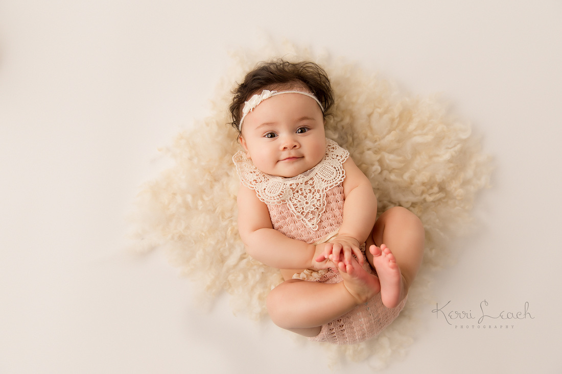 Kerri Leach Photography-Evansville IN newborn, baby and family photographer-Milestone session-6 month session