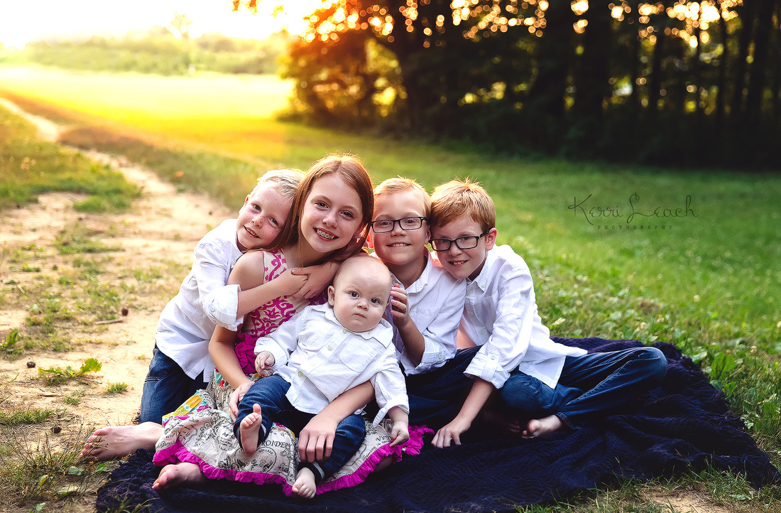 KERRI LEACH PHOTOGRAPHY-SIBLING POSE IDEAS-SIBLING POSES-FAMILY SESSION