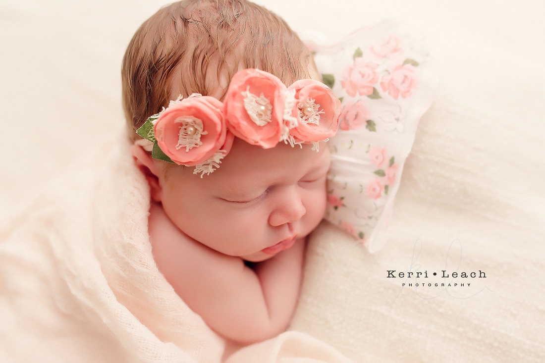 Newborn poses | Newborn session Newburgh, IN | Evansville, IN newborn photographer | Indiana newborn photographer | Newborns | Newborn photography | Kerri Leach Photography