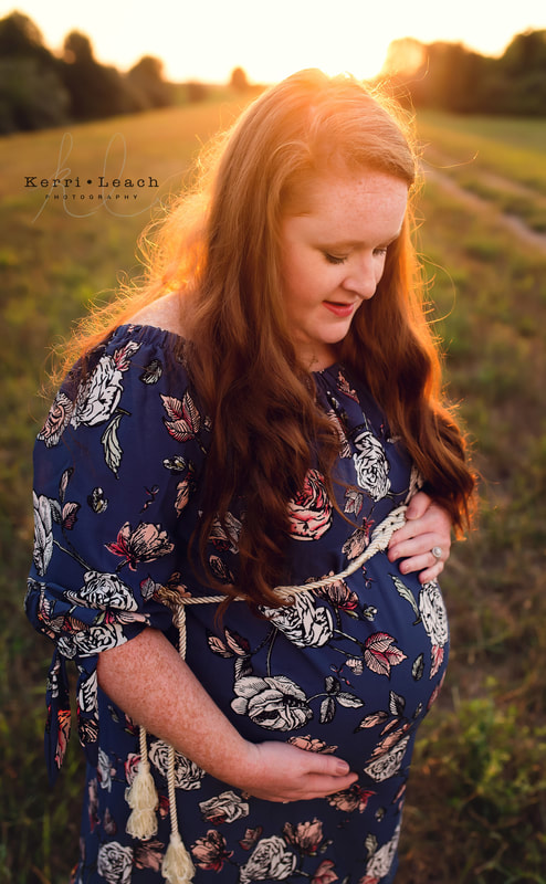 Kerri Leach Photography | Maternity, newborn photographer Evansville, Indiana | Maternity session | Maternity family | Golden hour | Maternity
