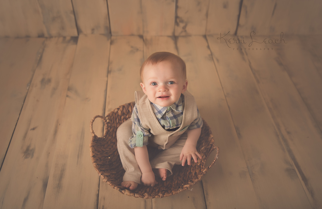 Kerri Leach Photography-Evansville newborn, child and family photographer-Evansville IN photographer-Milestone session