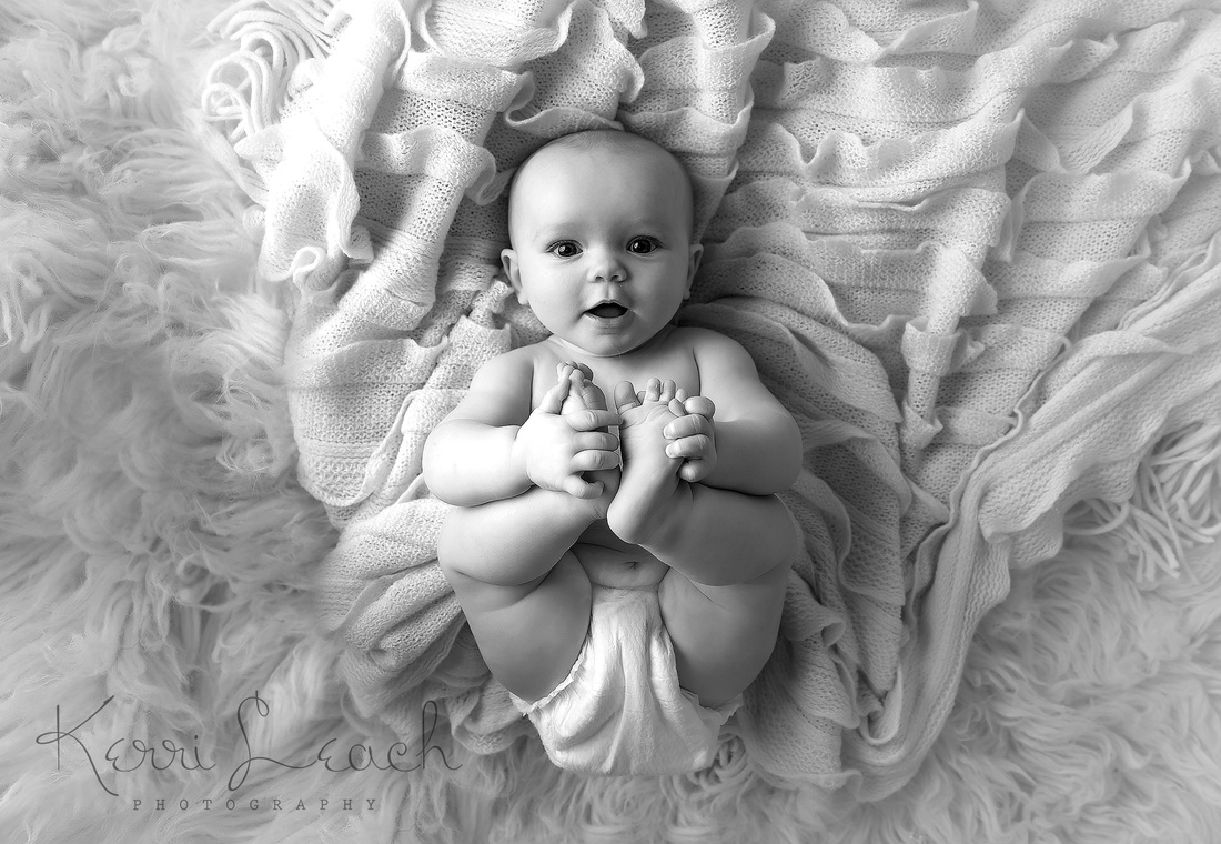 KERRI LEACH PHOTOGRAPHY-EVANSVILLE IN NEWBORN PHOTOGRAPHER-EVANSVILLE IN BABY PHOTOGRAPHER-6 MONTH MILESTONE SESSION