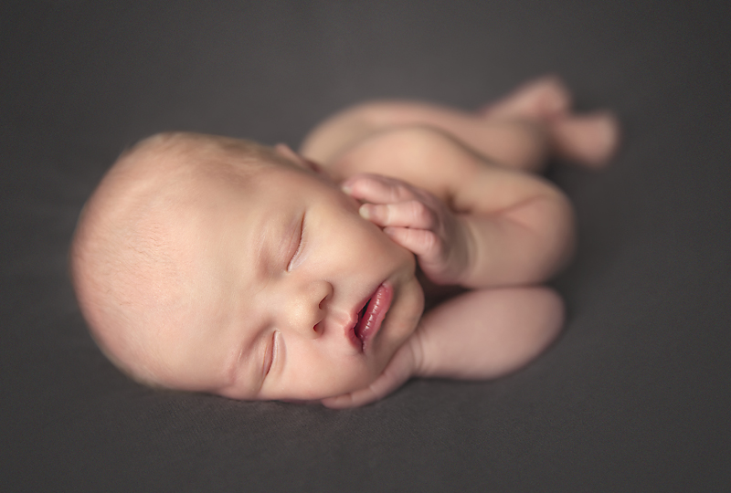 Kerri Leach Photography | Evansville IN newborn photographer | Newborn photography