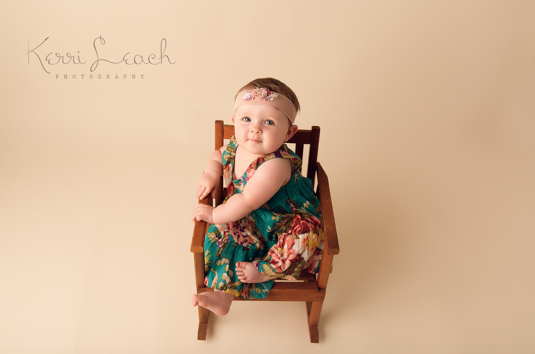 KERRI LEACH PHOTOGRAPHY-9 MONTH MILESTONE SESSION-EVANSVILLE IN PHOTOGRAPHER