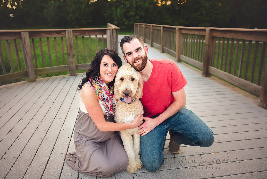 Kerri Leach Photography-Evansville IN maternity photographer-Evansville IN Photographer-Maternity session with dog