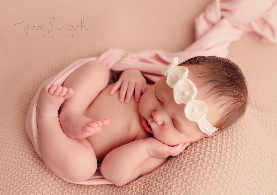 Newborn session Newburgh, Indiana | Indiana newborn photographer | Newborn bean bag posing | Newborns