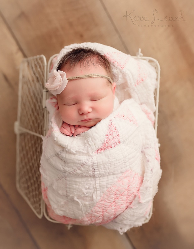 Vintage quilt props | Newborn session Evansville, IN | Newborn photographer Newburgh, IN | Indiana newborn photographer | Newborn pose ideas 