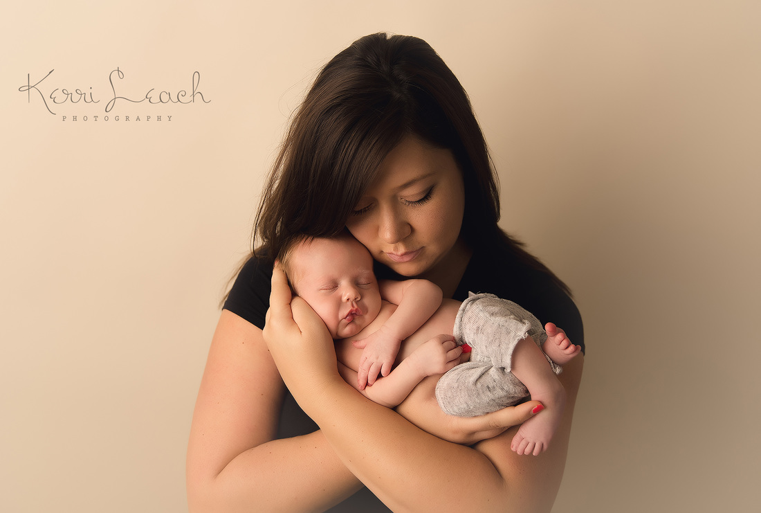 Kerri Leach Photography-Newborn session-Newborn poses-Newborn session flow-Newborn session ideas-Evansville IN newborn photographer-newborn parent posing