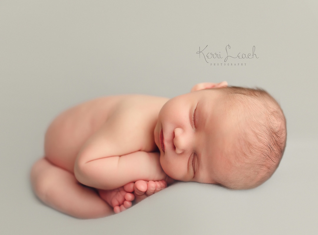 Evansville, IN newborn photographer | Newburgh, IN newborn photographer | Newborn photographer southern Indiana | Newborn poses | Kerri Leach Photography