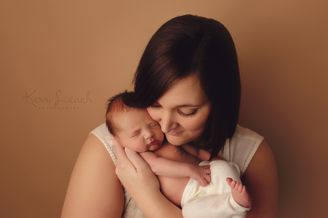Newborn session Evansville, IN-Evansville IN Newborn photographer-Indiana newborn photographer-Newborn photography poses-newborn mom poses