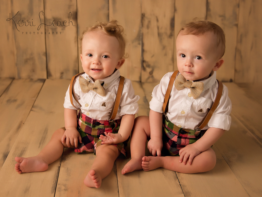 Kerri Leach Photography-Evansville IN milestone session-1 year session-Twins