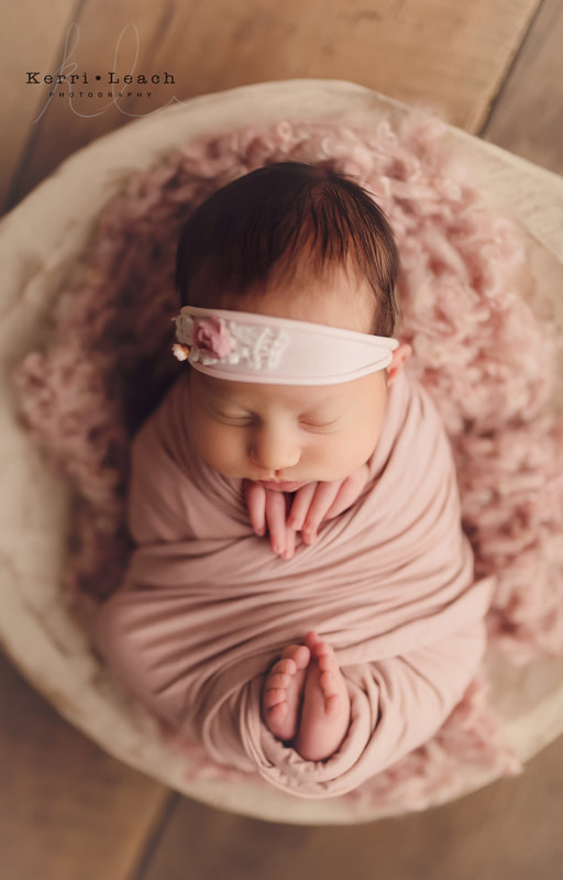 Kerri Leach Photography | Newborn prop poses | Newborn wrapping | Newborn session in Newburgh, IN | Indiana newborn photographer
