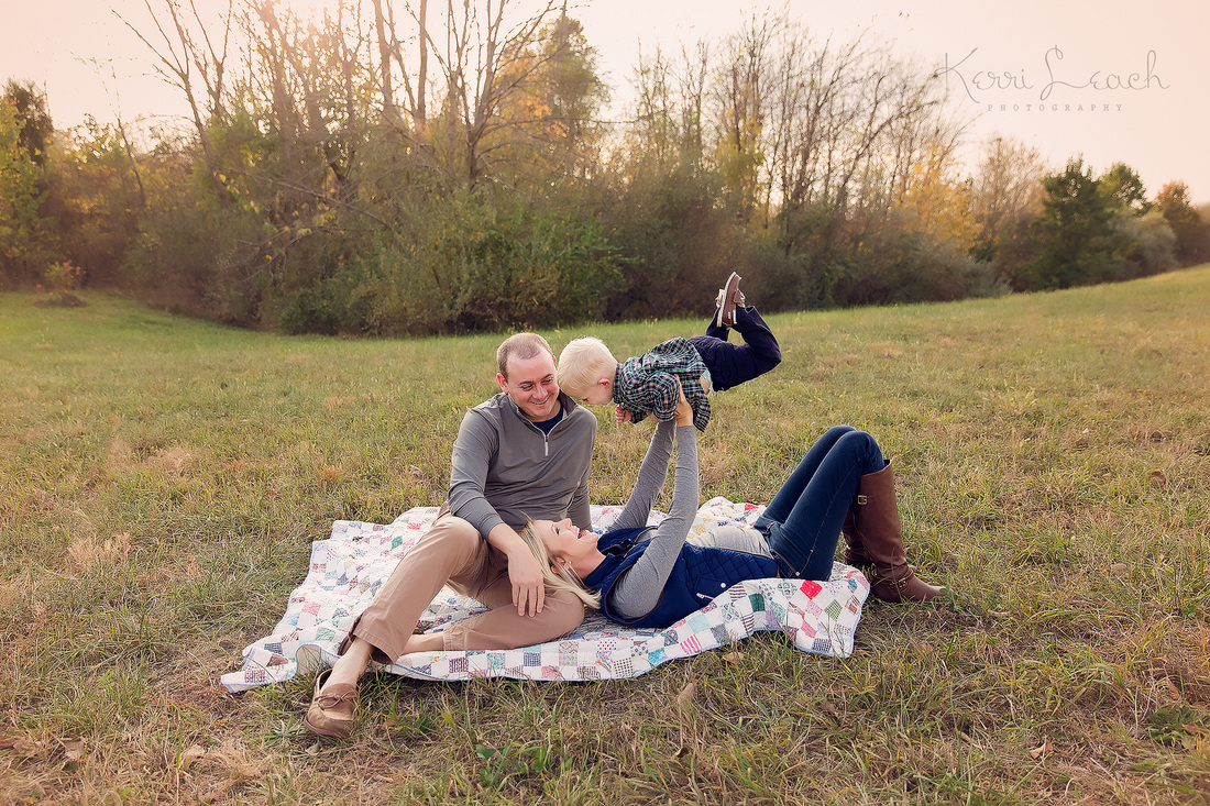 Family session Evansville, IN - Evansville In newborn, baby and family photographer- Indiana photographer