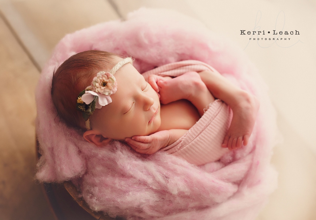 Evansville, IN Newborn photographer | Newborn session Newburgh, IN | Indiana newborn photographer | Newborn session poses | Newborn photography