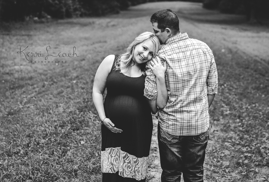 Kerri Leach Photography-Evansville IN maternity photographer-Maternity session