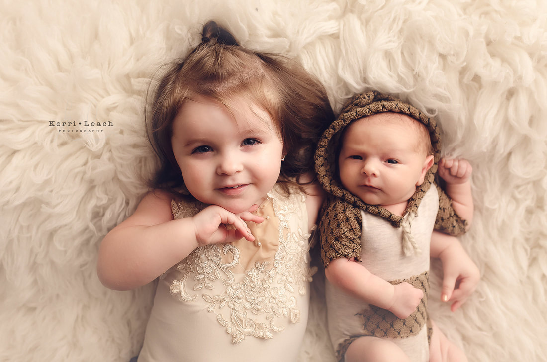 Newborn sibling poses | Newborn session Evansville, IN | Newborn photographer Newburgh, IN | Indiana newborn photographer