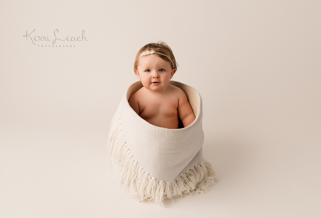 Kerri Leach Photography-1st birthday session-1st birthday smash session-Smash cake session-Evansville IN photographer