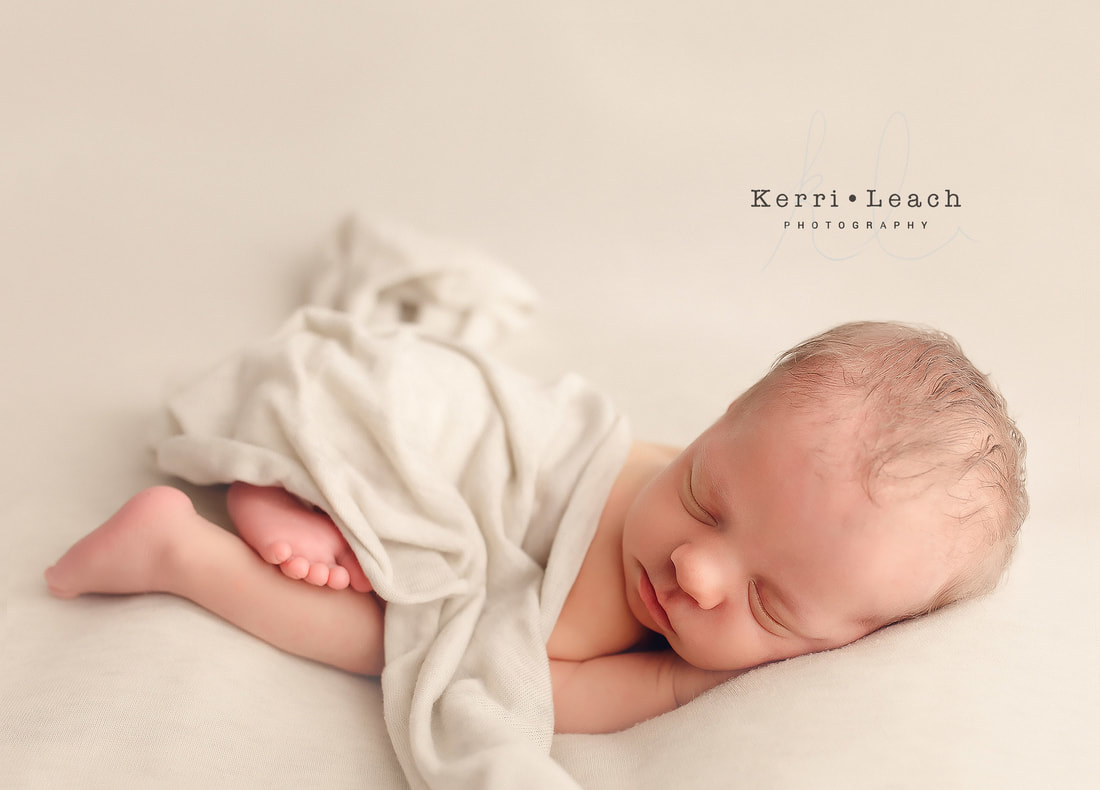 Kerri Leach Photography | Newborn bean bag posing | Newborn posing | Newborn photographer Evansville, IN | Newborn session mentoring | Indiana photographer