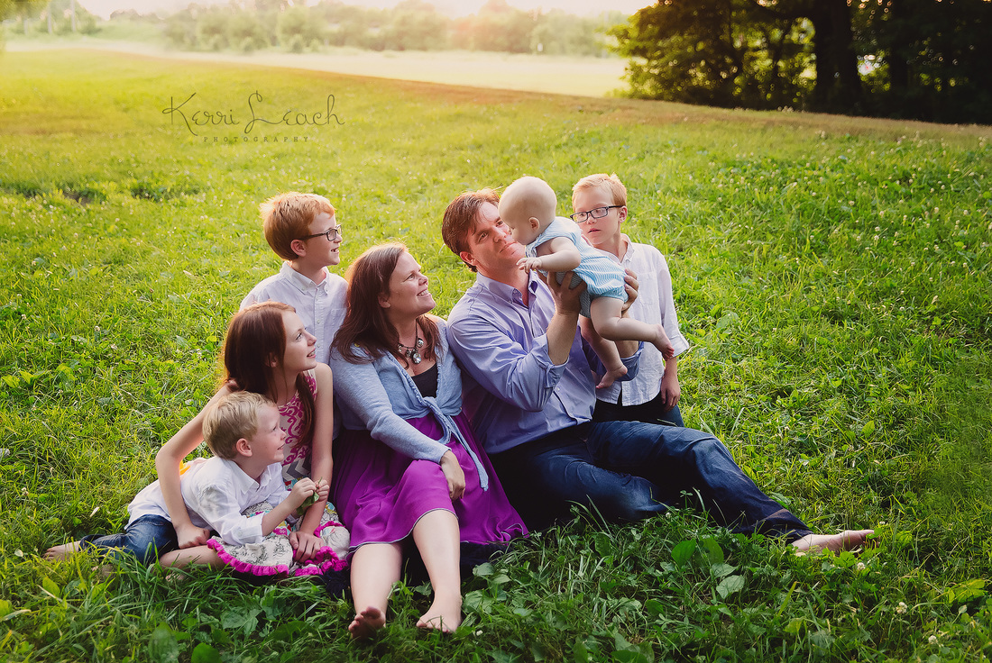 KERRI LEACH PHOTOGRAPHY-FAMILY POSE IDEAS-EVANSVILLE IN FAMILY PHOTOGRAPHER-FAMILY SESSION-FAMILY PHOTO SESSION